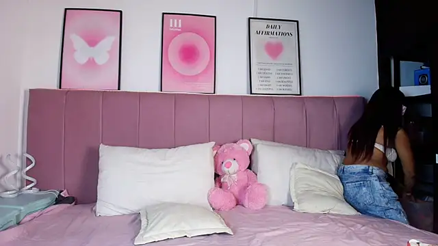 Snapshot of Naiaa_Cruz chatting on March 16, 8:02 pm Naiaa Cruz online show from March 16, 8:02 pm