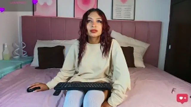 Snapshot of Naiaa_Cruz chatting on March 18, 7:28 pm Naiaa Cruz online show from March 18, 7:28 pm