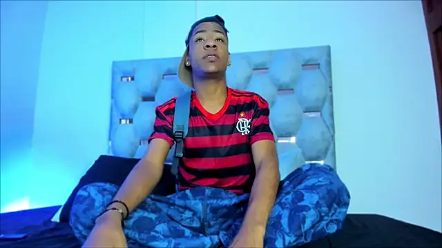 tiago xxx  online show from October 3, 9:01 pm