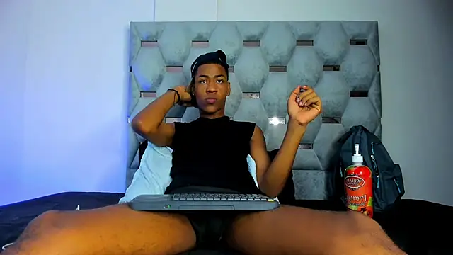 tiago xxx  online show from October 4, 8:07 pm