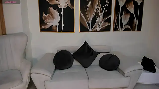 LeahNovac online show from September 24, 11:13 am