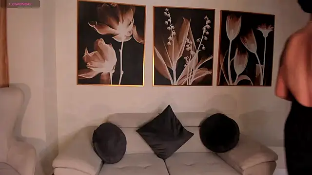 LeahNovac online show from September 25, 11:03 am