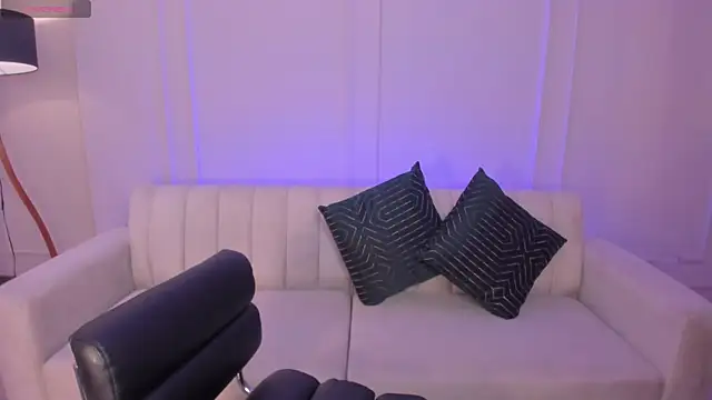 LeahNovac online show from November 27, 11:23 am