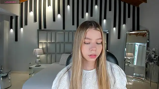 TiffannySins online show from June 14, 4:53 pm