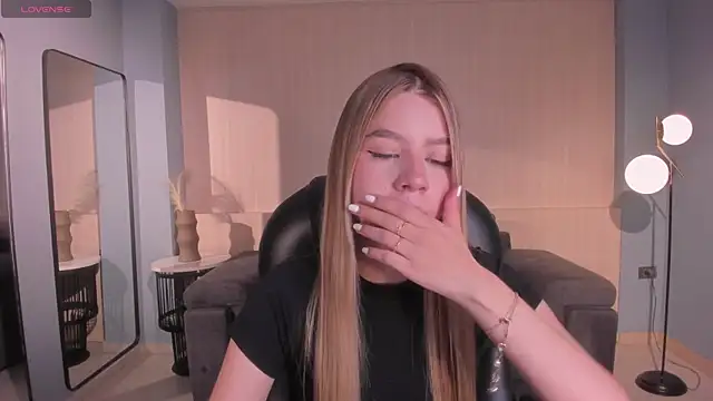 TiffannySins online show from June 26, 4:17 am