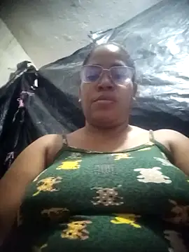 Snapshot of Big_ass_submissive chatting on December 3, 1:24 am Big ass submissive online show from December 3, 1:24 am