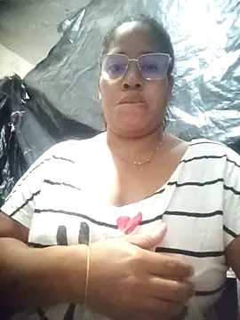 Snapshot of Big_ass_submissive chatting on December 17, 3:12 am Big ass submissive online show from December 17, 3:12 am