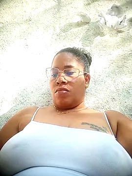 Snapshot of Big_ass_submissive chatting on December 17, 3:18 pm Big ass submissive online show from December 17, 3:18 pm