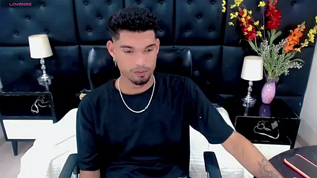 StivBigCock online show from September 20, 2:12 am