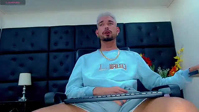 StivBigCock online show from October 3, 7:33 pm