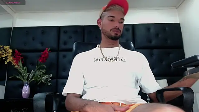 StivBigCock online show from October 7, 8:39 pm