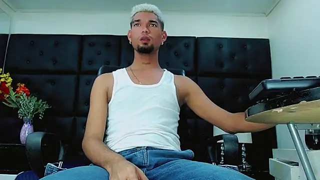 StivBigCock online show from October 26, 2:17 am