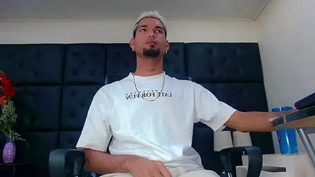 StivBigCock online show from November 2, 2:25 am