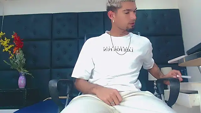 StivBigCock online show from November 2, 3:03 pm