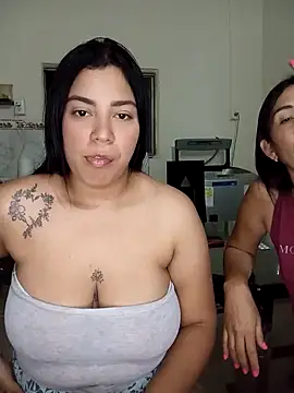 Snapshot of Georgina_Bigboobs chatting on March 27, 3:56 am Georgina Bigboobs online show from March 27, 3:56 am