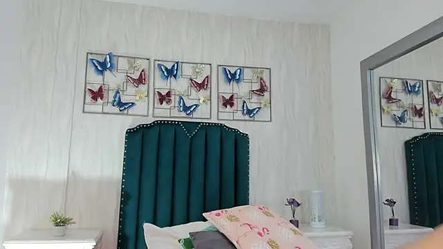 Snapshot of Alison_Carde05 chatting on May 28, 8:17 pm Alison Carde05 online show from May 28, 8:17 pm
