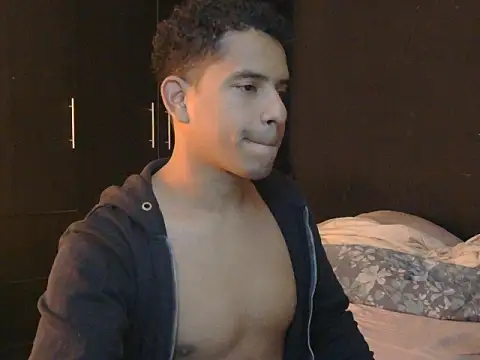 latinboybigdick online show from October 7, 11:46 pm