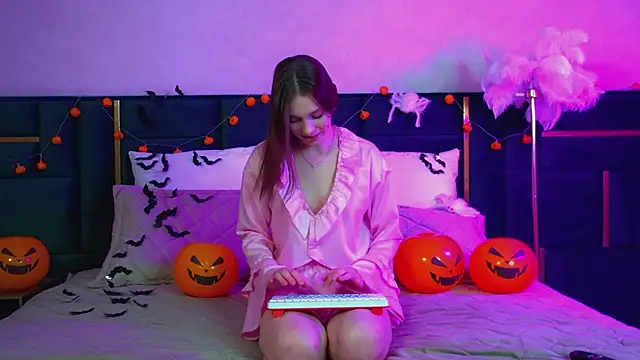 VeronicaVances online show from October 22, 6:07 pm