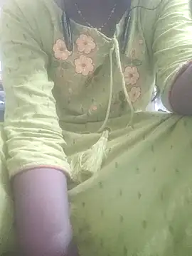 Snapshot of hotmahitha chatting on May 13, 1:52 pm hotmahitha online show from May 13, 1:52 pm