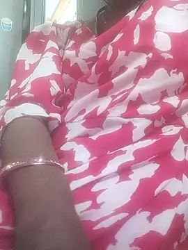 Snapshot of hotmahitha chatting on May 15, 1:45 am hotmahitha online show from May 15, 1:45 am