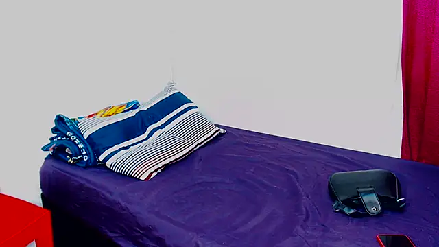 Snapshot of FreakyScarlet00 chatting on November 4, 4:39 pm FreakyScarlet00 online show from November 4, 4:39 pm