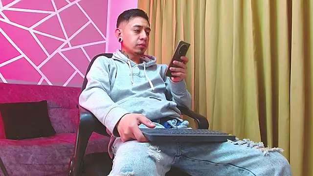 abnerdam01 online show from September 9, 3:50 am