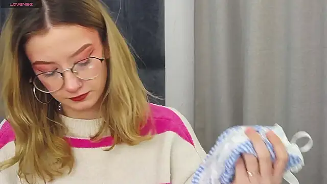 MaeLili online show from February 3, 7:24 am