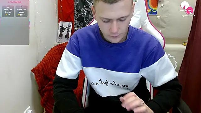 Snapshot of Xavier_Night81 chatting on October 3, 7:27 am Xavier Night81 online show from October 3, 7:27 am