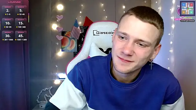 Snapshot of Xavier_Night81 chatting on October 5, 8:12 am Xavier Night81 online show from October 5, 8:12 am