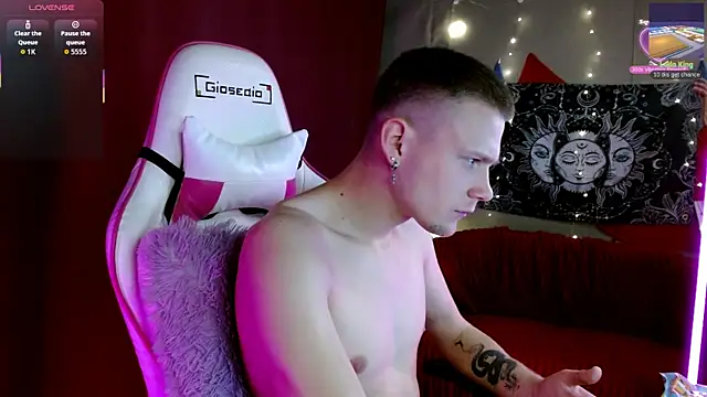 Snapshot of Xavier_Night81 chatting on October 11, 8:13 am Xavier Night81 online show from October 11, 8:13 am