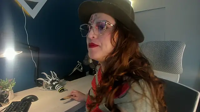 Snapshot of Skylar__Desire chatting on October 6, 2:03 pm Skylar Desire online show from October 6, 2:03 pm