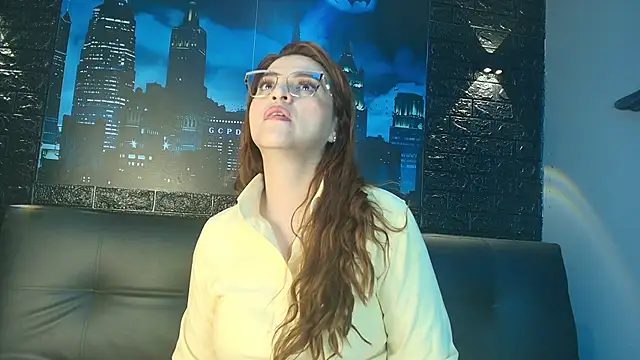 Snapshot of Skylar__Desire chatting on October 8, 1:53 pm Skylar Desire online show from October 8, 1:53 pm