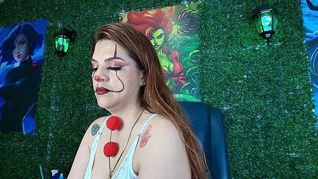 Snapshot of Skylar__Desire chatting on October 24, 12:01 pm Skylar Desire online show from October 24, 12:01 pm