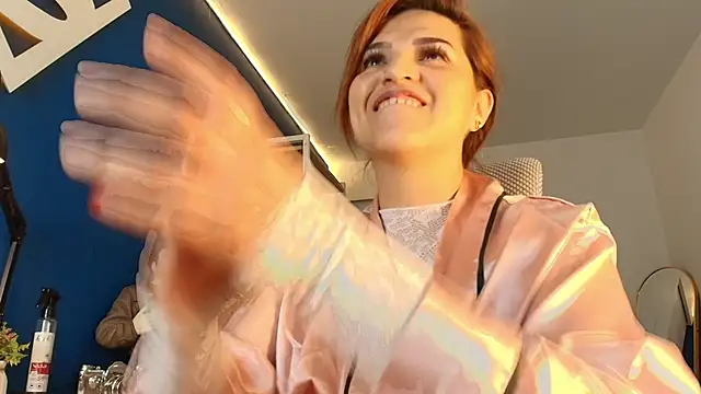 Snapshot of Skylar__Desire chatting on October 25, 12:02 pm Skylar Desire online show from October 25, 12:02 pm