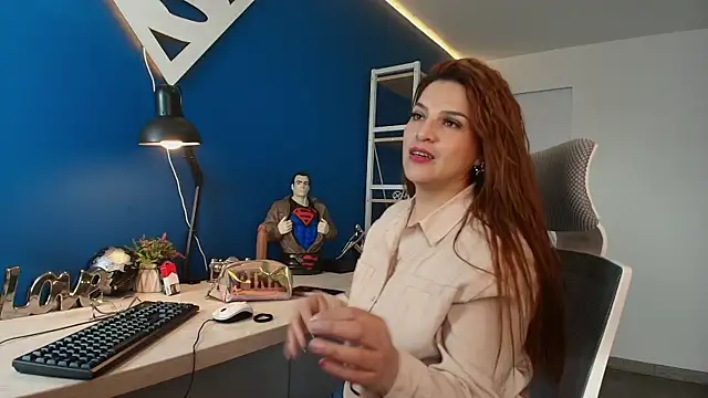 Snapshot of Skylar__Desire chatting on October 30, 11:44 am Skylar Desire online show from October 30, 11:44 am