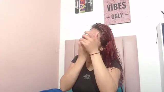 Chloe Wiild online show from November 2, 3:20 am