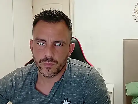 latinblueboy online show from September 21, 7:04 pm
