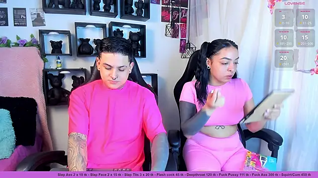 Sarahandzack online show from November 10, 5:45 pm