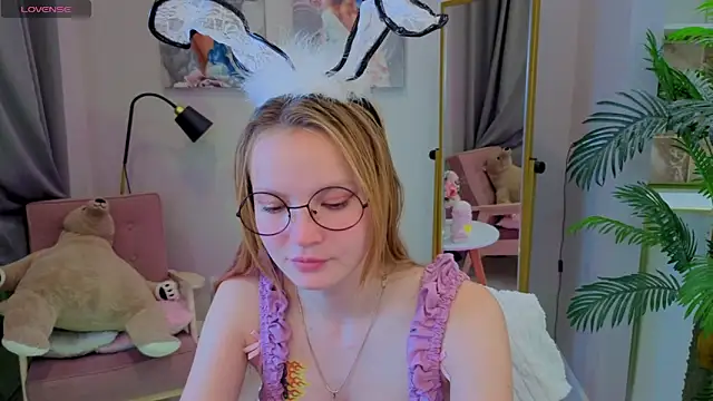 Snapshot of Ginger_Emma chatting on September 20, 5:41 am Ginger Emma online show from September 20, 5:41 am