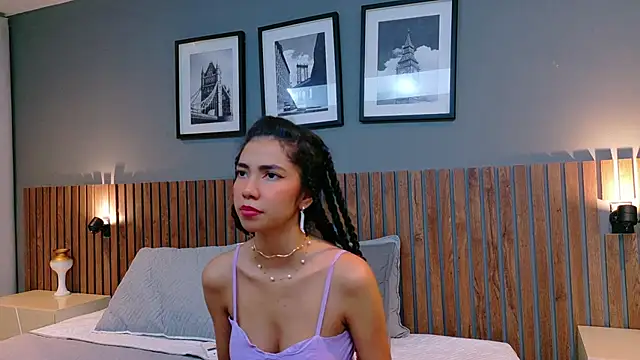 luna roja25 online show from September 24, 1:25 pm