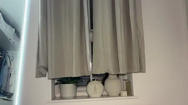 KayleeBella online show from October 31, 5:47 pm