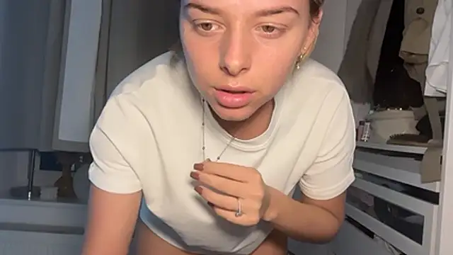 KayleeBella online show from November 30, 5:39 pm