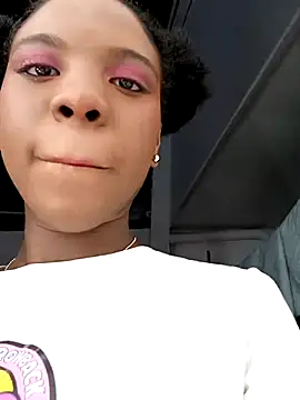 Snapshot of AmiraMorgan chatting on October 22, 2:56 am AmiraMorgan online show from October 22, 2:56 am