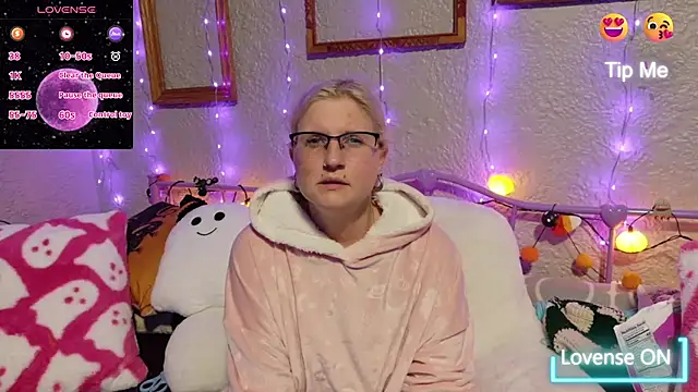 Snapshot of samanthamalichite chatting on October 23, 11:14 pm samanthamalichite online show from October 23, 11:14 pm