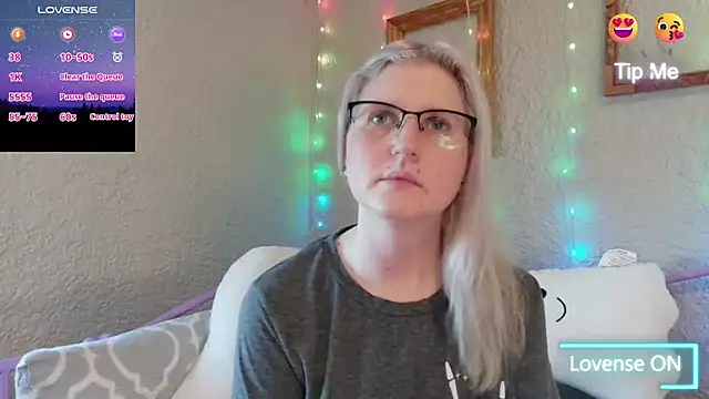 Snapshot of samanthamalichite chatting on February 6, 1:47 pm samanthamalichite online show from February 6, 1:47 pm