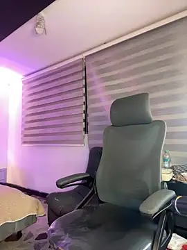 Snapshot of SkyThompson chatting on November 21, 5:17 am SkyThompson online show from November 21, 5:17 am