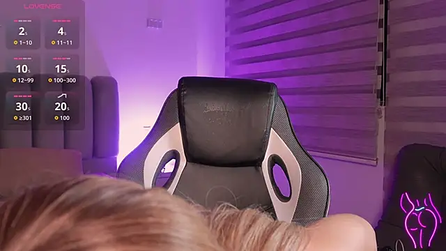 Snapshot of SkyThompson chatting on November 30, 6:06 am SkyThompson online show from November 30, 6:06 am