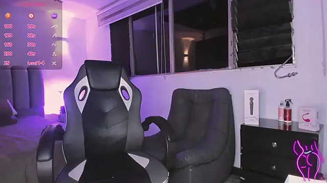 Snapshot of SkyThompson chatting on November 30, 11:53 pm SkyThompson online show from November 30, 11:53 pm