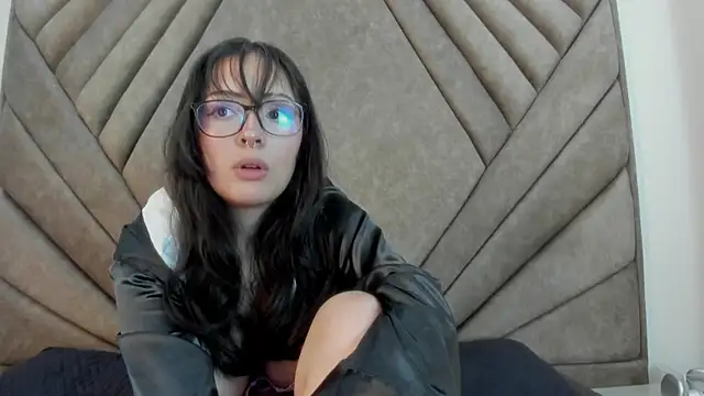 Snapshot of Mythical_Girll chatting on September 18, 8:00 pm Mythical Girll online show from September 18, 8:00 pm