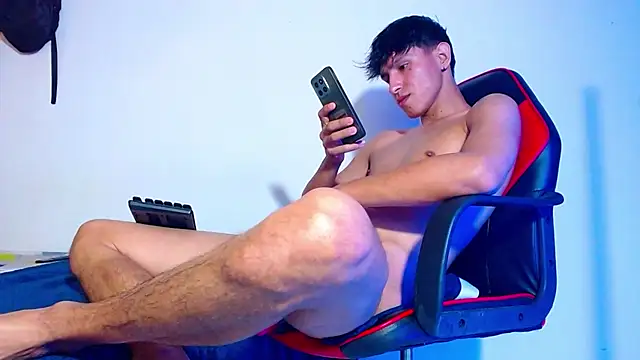 Snapshot of rowanbigboy23 chatting on November 2, 11:18 pm rowanbigboy23 online show from November 2, 11:18 pm